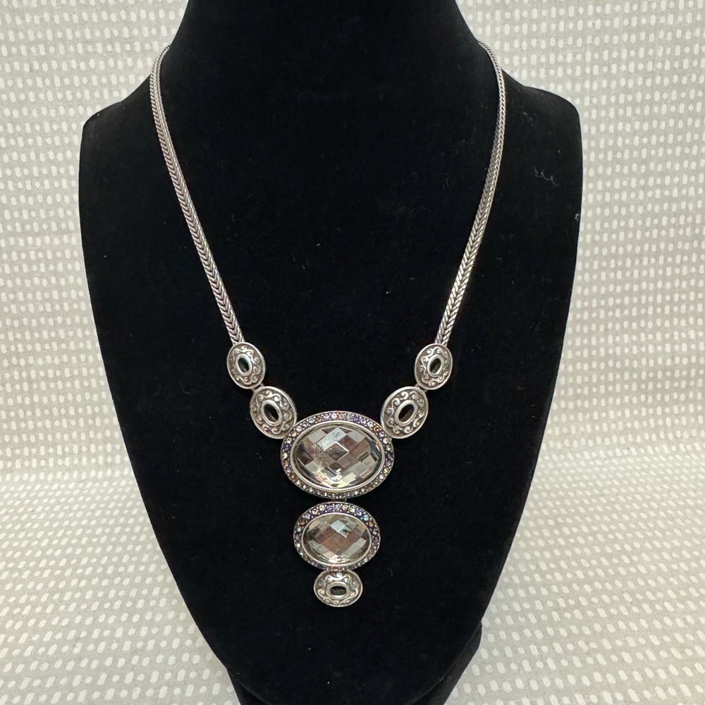 Elegant Silver Necklace with Crystal Accents